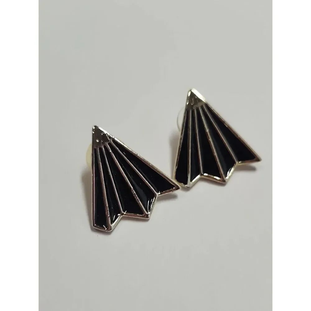 Vintage Black Fan-Shaped Enamel Stud Earrings - Elegant Women's Jewelry